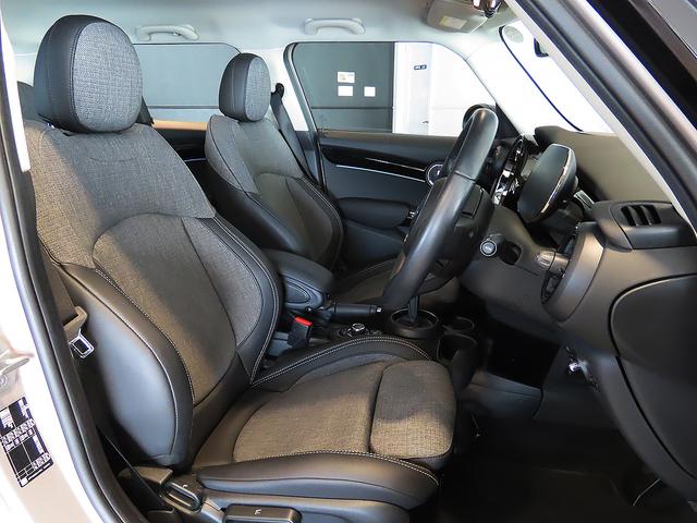ＭＩＮＩ クーパーＤ　クラシック・トリム　認定中古車輌　禁煙ワンオーナー整備記録簿　衝突被害軽減ブレーキ搭載　フェドンストリートＥＤ専用オリジナルデカール　ＨＤＤナビ＋ＥＴＣ　パークセンサー付バックカメラ　ドライビングモード　１６ｉｎホイール（12枚目）