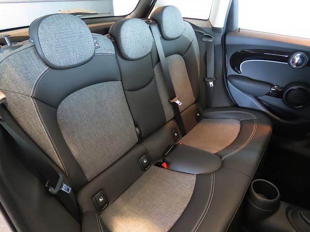 ＭＩＮＩ クーパーＤ　クラシック・トリム　認定中古車輌　禁煙ワンオーナー整備記録簿　衝突被害軽減ブレーキ搭載　フェドンストリートＥＤ専用オリジナルデカール　ＨＤＤナビ＋ＥＴＣ　パークセンサー付バックカメラ　ドライビングモード　１６ｉｎホイール（13枚目）