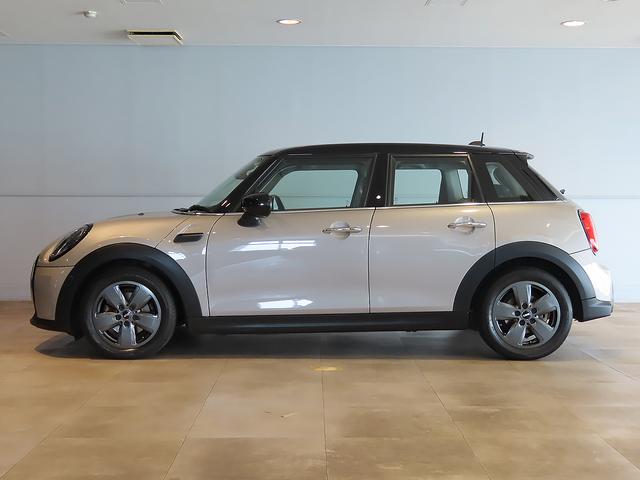 ＭＩＮＩ クーパーＤ　クラシック・トリム　認定中古車輌　禁煙ワンオーナー整備記録簿　衝突被害軽減ブレーキ搭載　フェドンストリートＥＤ専用オリジナルデカール　ＨＤＤナビ＋ＥＴＣ　パークセンサー付バックカメラ　ドライビングモード　１６ｉｎホイール（19枚目）