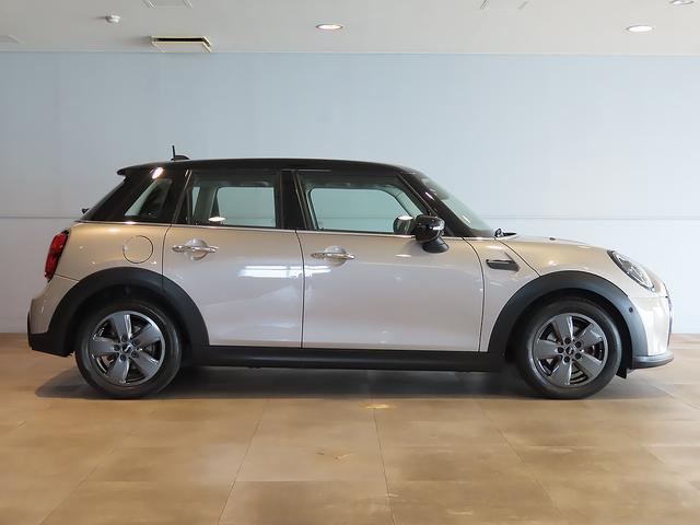ＭＩＮＩ クーパーＤ　クラシック・トリム　認定中古車輌　禁煙ワンオーナー整備記録簿　衝突被害軽減ブレーキ搭載　フェドンストリートＥＤ専用オリジナルデカール　ＨＤＤナビ＋ＥＴＣ　パークセンサー付バックカメラ　ドライビングモード　１６ｉｎホイール（20枚目）