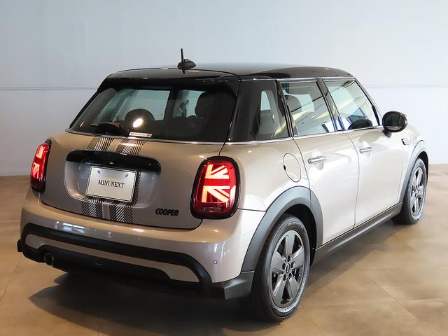 ＭＩＮＩ クーパーＤ　クラシック・トリム　認定中古車輌　禁煙ワンオーナー整備記録簿　衝突被害軽減ブレーキ搭載　フェドンストリートＥＤ専用オリジナルデカール　ＨＤＤナビ＋ＥＴＣ　パークセンサー付バックカメラ　ドライビングモード　１６ｉｎホイール（23枚目）