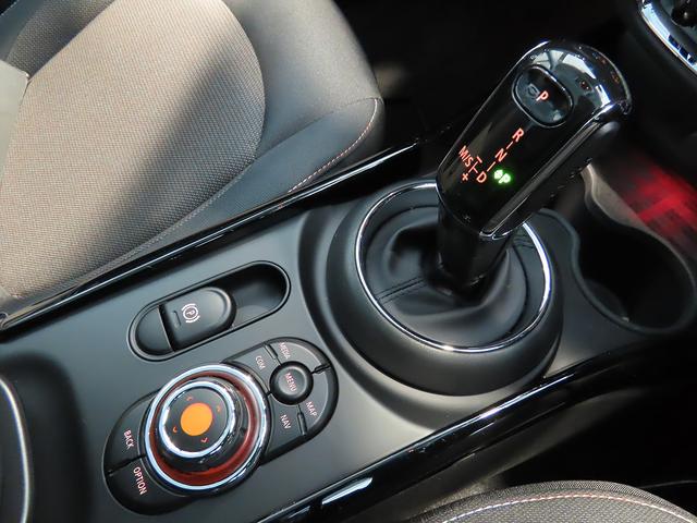 ＭＩＮＩ クーパーＤ　クラブマン　認定中古車輌　禁煙ワンオーナー整備記録簿　ＡＣＣ搭載　シートヒーター　デジタルメーター＋ヘッドアップディスプレイ　ＨＤＤナビ＋ＥＴＣ　パークセンサー付バックカメラ　キック開閉スプリットドア（11枚目）