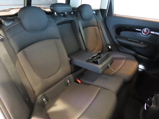 ＭＩＮＩ クーパーＤ　クラブマン　認定中古車輌　禁煙ワンオーナー整備記録簿　ＡＣＣ搭載　シートヒーター　デジタルメーター＋ヘッドアップディスプレイ　ＨＤＤナビ＋ＥＴＣ　パークセンサー付バックカメラ　キック開閉スプリットドア（13枚目）