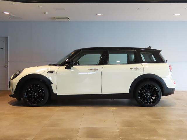 ＭＩＮＩ クーパーＤ　クラブマン　認定中古車輌　禁煙ワンオーナー整備記録簿　ＡＣＣ搭載　シートヒーター　デジタルメーター＋ヘッドアップディスプレイ　ＨＤＤナビ＋ＥＴＣ　パークセンサー付バックカメラ　キック開閉スプリットドア（18枚目）
