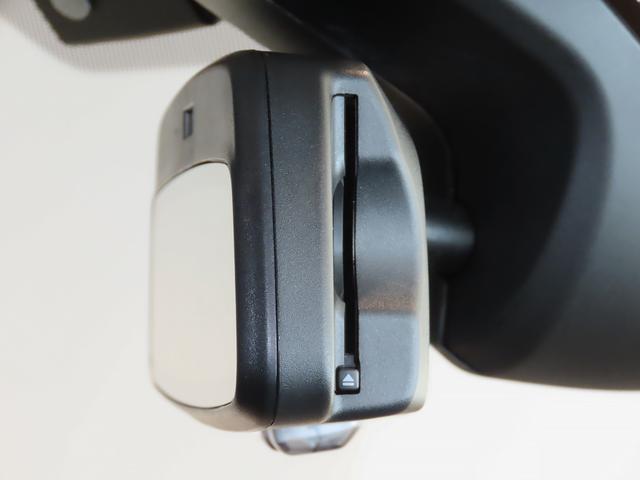 ＭＩＮＩ クーパーＤ　クラブマン　認定中古車輌　禁煙ワンオーナー整備記録簿　ＡＣＣ搭載　シートヒーター　デジタルメーター＋ヘッドアップディスプレイ　ＨＤＤナビ＋ＥＴＣ　パークセンサー付バックカメラ　キック開閉スプリットドア（24枚目）