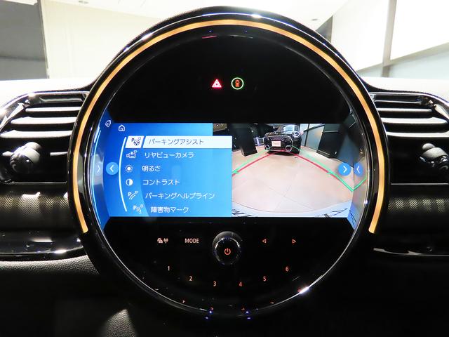 ＭＩＮＩ クーパＳＤクラブマンプレミアム＋Ｐミニユアーズトリム　認定中古車輌　禁煙ワンオーナー整備記録簿　アップルカープレイ対応ＨＤＤナビ　ＥＴＣ　パークセンサー付バックカメラ　ＡＣＣ　Ｙｏｕｒｓスタイル　１８ｉｎブリティッシュホイール　ヒーター付ブラックレザー（7枚目）