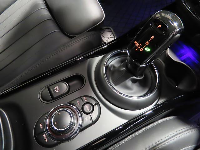 ＭＩＮＩ クーパＳＤクラブマンプレミアム＋Ｐミニユアーズトリム　認定中古車輌　禁煙ワンオーナー整備記録簿　アップルカープレイ対応ＨＤＤナビ　ＥＴＣ　パークセンサー付バックカメラ　ＡＣＣ　Ｙｏｕｒｓスタイル　１８ｉｎブリティッシュホイール　ヒーター付ブラックレザー（15枚目）