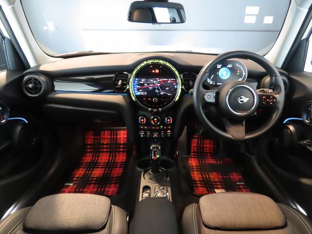 ＭＩＮＩ クーパーＳＤプレミアム＋パッケージクラシック・トリム　認定中古車輌　禁煙使用ワンオーナー記録簿　電子サイドブレーキ　ＡＣＣ　ヒーター付レザレットコンビシート　アップルカープレイ対応タッチＨＤＤナビ＋ＥＴＣ　パークセンサー付バックカメラ　ドライビングモード（2枚目）