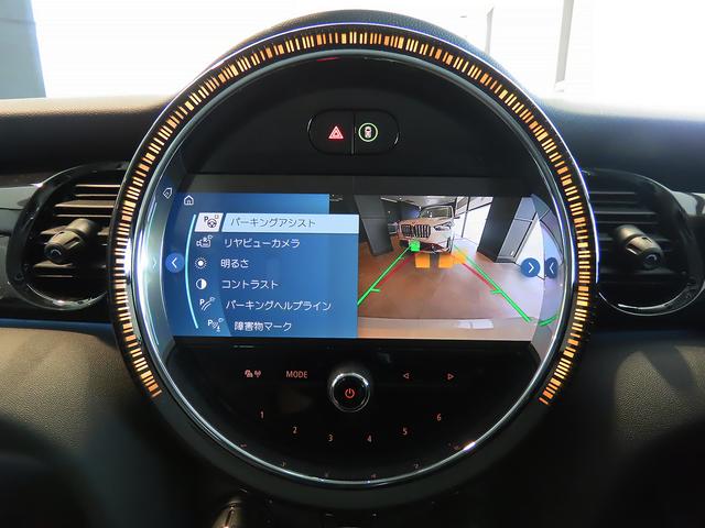 ＭＩＮＩ クーパーＳＤプレミアム＋パッケージクラシック・トリム　認定中古車輌　禁煙使用ワンオーナー記録簿　電子サイドブレーキ　ＡＣＣ　ヒーター付レザレットコンビシート　アップルカープレイ対応タッチＨＤＤナビ＋ＥＴＣ　パークセンサー付バックカメラ　ドライビングモード（7枚目）