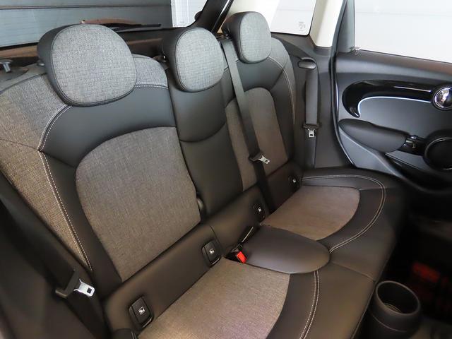 ＭＩＮＩ クーパーＳＤプレミアム＋パッケージクラシック・トリム　認定中古車輌　禁煙使用ワンオーナー記録簿　電子サイドブレーキ　ＡＣＣ　ヒーター付レザレットコンビシート　アップルカープレイ対応タッチＨＤＤナビ＋ＥＴＣ　パークセンサー付バックカメラ　ドライビングモード（13枚目）
