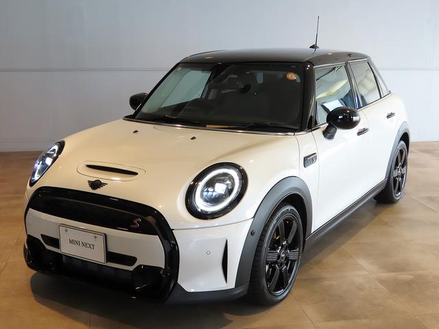 ＭＩＮＩ クーパーＳＤプレミアム＋パッケージクラシック・トリム　認定中古車輌　禁煙使用ワンオーナー記録簿　電子サイドブレーキ　ＡＣＣ　ヒーター付レザレットコンビシート　アップルカープレイ対応タッチＨＤＤナビ＋ＥＴＣ　パークセンサー付バックカメラ　ドライビングモード（16枚目）