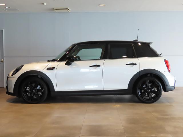 ＭＩＮＩ クーパーＳＤプレミアム＋パッケージクラシック・トリム　認定中古車輌　禁煙使用ワンオーナー記録簿　電子サイドブレーキ　ＡＣＣ　ヒーター付レザレットコンビシート　アップルカープレイ対応タッチＨＤＤナビ＋ＥＴＣ　パークセンサー付バックカメラ　ドライビングモード（18枚目）