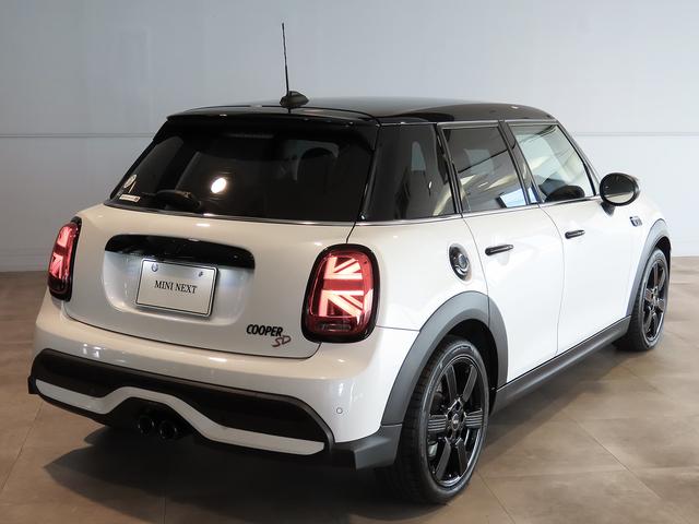 ＭＩＮＩ クーパーＳＤプレミアム＋パッケージクラシック・トリム　認定中古車輌　禁煙使用ワンオーナー記録簿　電子サイドブレーキ　ＡＣＣ　ヒーター付レザレットコンビシート　アップルカープレイ対応タッチＨＤＤナビ＋ＥＴＣ　パークセンサー付バックカメラ　ドライビングモード（21枚目）