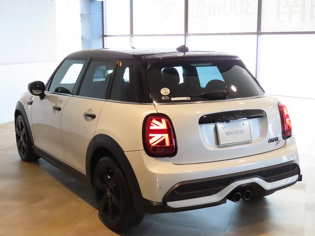 ＭＩＮＩ クーパーＳＤプレミアム＋パッケージクラシック・トリム　認定中古車輌　禁煙使用ワンオーナー記録簿　電子サイドブレーキ　ＡＣＣ　ヒーター付レザレットコンビシート　アップルカープレイ対応タッチＨＤＤナビ＋ＥＴＣ　パークセンサー付バックカメラ　ドライビングモード（22枚目）