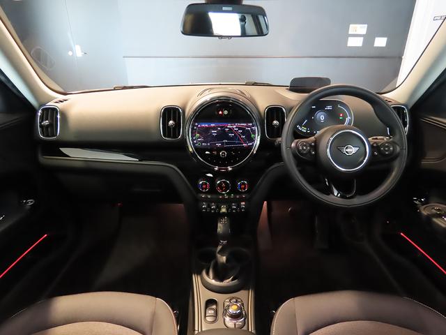 ＭＩＮＩ クーパーＳ　Ｅ　クロスオーバー　オール４　認定中古車輌　禁煙ワンオーナー整備記録簿　ＡＣＣ搭載　フロントヒーター付シート　ＭＩＮＩドライビングモード　タッチＨＤＤナビ＋ＥＴＣ　パークセンサ付バックカメラ　　キック開閉パワーテールゲート（2枚目）