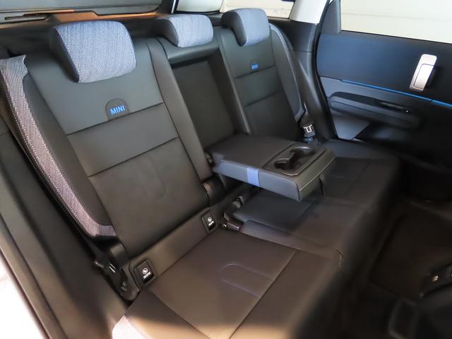 ＭＩＮＩ カントリーマンＳＥオール４　クラシック・トリム　認定中古車輌　禁煙使用ワンオーナー記録簿　クラシックトリムＭパッケージブラック内装＋各専用装飾パーツ　ハーマンカードンスピーカー＋ブラックパワーシート＋１８ｉｎアステロイドホイール＋プライバシーガラス（14枚目）