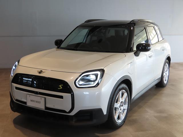 ＭＩＮＩ カントリーマンＳＥオール４　クラシック・トリム　認定中古車輌　禁煙使用ワンオーナー記録簿　クラシックトリムＭパッケージブラック内装＋各専用装飾パーツ　ハーマンカードンスピーカー＋ブラックパワーシート＋１８ｉｎアステロイドホイール＋プライバシーガラス（17枚目）
