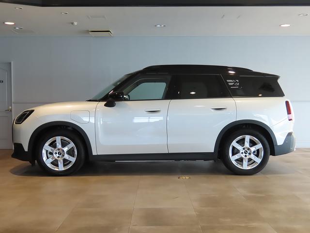 ＭＩＮＩ カントリーマンＳＥオール４　クラシック・トリム　認定中古車輌　禁煙使用ワンオーナー記録簿　クラシックトリムＭパッケージブラック内装＋各専用装飾パーツ　ハーマンカードンスピーカー＋ブラックパワーシート＋１８ｉｎアステロイドホイール＋プライバシーガラス（20枚目）