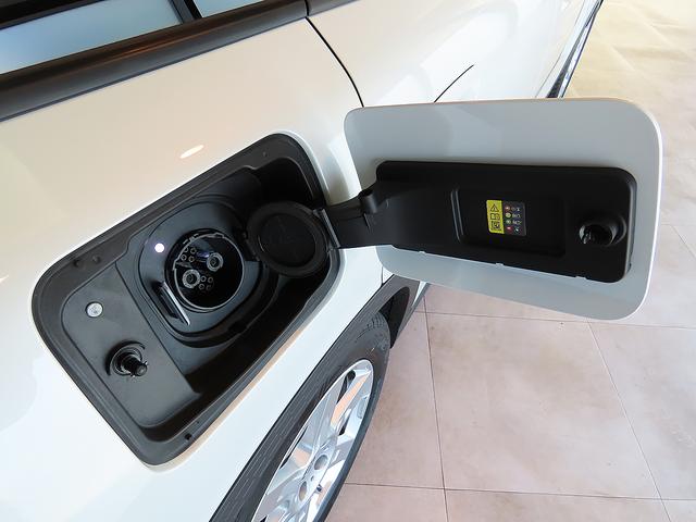 ＭＩＮＩ カントリーマンＳＥオール４　クラシック・トリム　認定中古車輌　禁煙使用ワンオーナー記録簿　クラシックトリムＭパッケージブラック内装＋各専用装飾パーツ　ハーマンカードンスピーカー＋ブラックパワーシート＋１８ｉｎアステロイドホイール＋プライバシーガラス（28枚目）