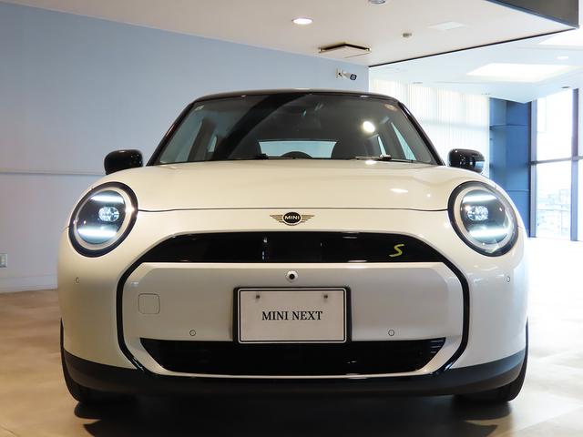 ＭＩＮＩ クーパーＳＥ　クラシック・トリム　認定中古車輌　元当社レンタカー　禁煙使用　クラシックトリムブラック内装＋１７インチパラレルスポークホイール　ＡＣＣ搭載　スマートフォン連動ナビ＋ＥＴＣ２．０　パークセンサー付バックカメラ　ヒーター（17枚目）