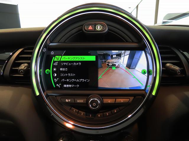 ＭＩＮＩ ジョンクーパーワークス　コンバーチブル　認定中古車輌　禁煙ワンオーナー整備記録簿　ＡＣＣ搭載　ヒーター付モルトブラウンレザーシート　走行距離０．５万キロ　タッチＨＤＤナビ　ＥＴＣ　パークセンサー付バックカメラ　ヘッドアップディスプレイ（8枚目）