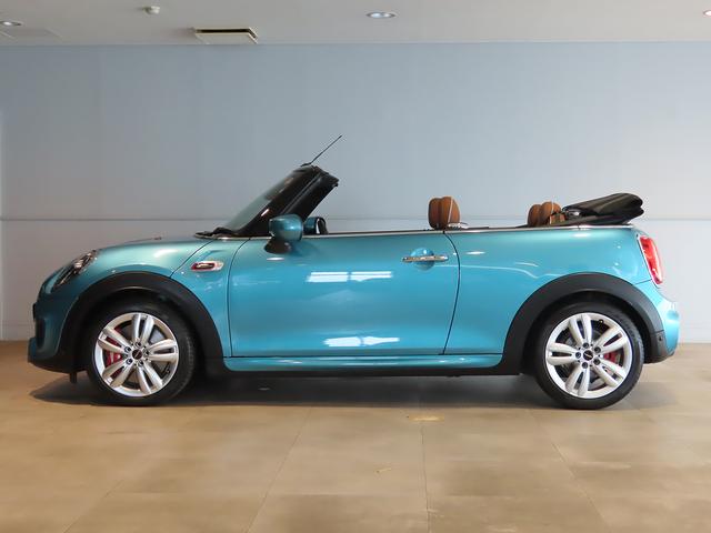 ＭＩＮＩ ジョンクーパーワークス　コンバーチブル　認定中古車輌　禁煙ワンオーナー整備記録簿　ＡＣＣ搭載　ヒーター付モルトブラウンレザーシート　走行距離０．５万キロ　タッチＨＤＤナビ　ＥＴＣ　パークセンサー付バックカメラ　ヘッドアップディスプレイ（20枚目）