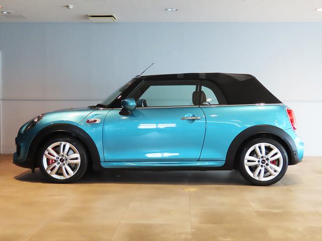 ＭＩＮＩ ジョンクーパーワークス　コンバーチブル　認定中古車輌　禁煙ワンオーナー整備記録簿　ＡＣＣ搭載　ヒーター付モルトブラウンレザーシート　走行距離０．５万キロ　タッチＨＤＤナビ　ＥＴＣ　パークセンサー付バックカメラ　ヘッドアップディスプレイ（22枚目）