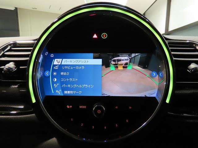 ＭＩＮＩ クーパーＳ　クラブマン　オール４　クラシック・トリム　認定中古車輌　禁煙ワンオーナー整備記録簿　ＡＣＣ搭載　ヒーター付レザレットコンビシート　デジタルメーター　タッチパネルＨＤＤナビ＋ＥＴＣ　前後パークセンサー付バックカメラ　キック開閉付スプリットドア（7枚目）