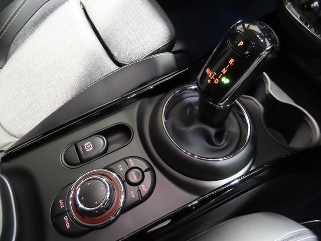 ＭＩＮＩ クーパーＳ　クラブマン　オール４　クラシック・トリム　認定中古車輌　禁煙ワンオーナー整備記録簿　ＡＣＣ搭載　ヒーター付レザレットコンビシート　デジタルメーター　タッチパネルＨＤＤナビ＋ＥＴＣ　前後パークセンサー付バックカメラ　キック開閉付スプリットドア（11枚目）