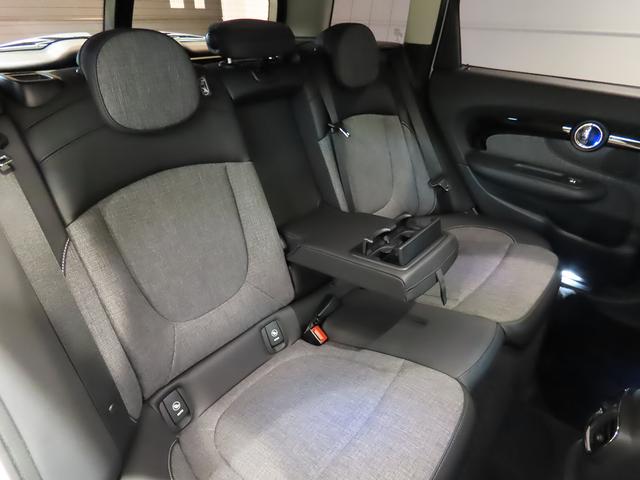 ＭＩＮＩ クーパーＳ　クラブマン　オール４　クラシック・トリム　認定中古車輌　禁煙ワンオーナー整備記録簿　ＡＣＣ搭載　ヒーター付レザレットコンビシート　デジタルメーター　タッチパネルＨＤＤナビ＋ＥＴＣ　前後パークセンサー付バックカメラ　キック開閉付スプリットドア（13枚目）