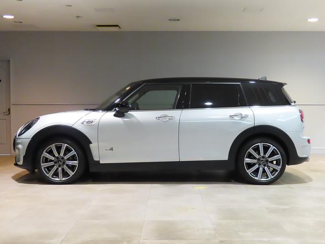 ＭＩＮＩ クーパーＳ　クラブマン　オール４　クラシック・トリム　認定中古車輌　禁煙ワンオーナー整備記録簿　ＡＣＣ搭載　ヒーター付レザレットコンビシート　デジタルメーター　タッチパネルＨＤＤナビ＋ＥＴＣ　前後パークセンサー付バックカメラ　キック開閉付スプリットドア（18枚目）
