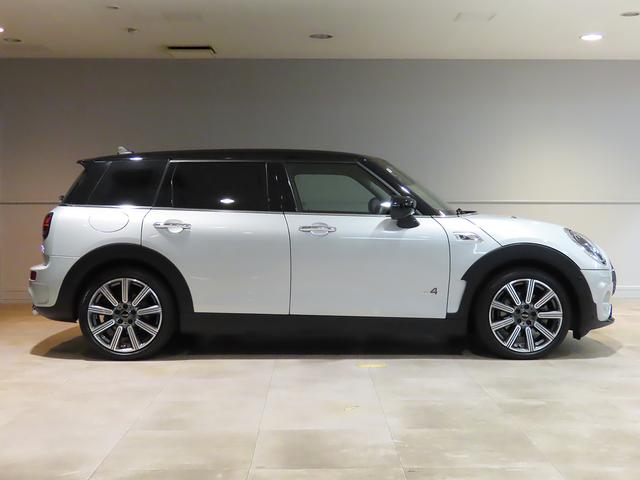 ＭＩＮＩ クーパーＳ　クラブマン　オール４　クラシック・トリム　認定中古車輌　禁煙ワンオーナー整備記録簿　ＡＣＣ搭載　ヒーター付レザレットコンビシート　デジタルメーター　タッチパネルＨＤＤナビ＋ＥＴＣ　前後パークセンサー付バックカメラ　キック開閉付スプリットドア（19枚目）