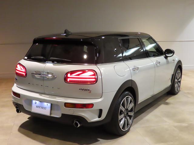 ＭＩＮＩ クーパーＳ　クラブマン　オール４　クラシック・トリム　認定中古車輌　禁煙ワンオーナー整備記録簿　ＡＣＣ搭載　ヒーター付レザレットコンビシート　デジタルメーター　タッチパネルＨＤＤナビ＋ＥＴＣ　前後パークセンサー付バックカメラ　キック開閉付スプリットドア（20枚目）