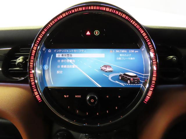 ＭＩＮＩ クーパーＳ　クラシック・トリム　認定中古車輌　禁煙ワンオーナー整備記録簿　衝突被害軽減ブレーキ搭載　ヒーター付モルトブラウンレザーシート　アップルカープレイインテグレーション＋ＥＴＣ　パークセンサー付バックカメラ　デジタルメーター（9枚目）
