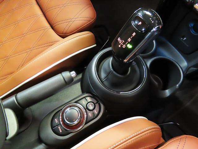 ＭＩＮＩ クーパーＳ　クラシック・トリム　認定中古車輌　禁煙ワンオーナー整備記録簿　衝突被害軽減ブレーキ搭載　ヒーター付モルトブラウンレザーシート　アップルカープレイインテグレーション＋ＥＴＣ　パークセンサー付バックカメラ　デジタルメーター（11枚目）