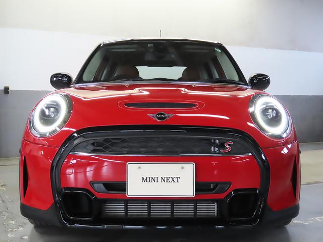ＭＩＮＩ クーパーＳ　クラシック・トリム　認定中古車輌　禁煙ワンオーナー整備記録簿　衝突被害軽減ブレーキ搭載　ヒーター付モルトブラウンレザーシート　アップルカープレイインテグレーション＋ＥＴＣ　パークセンサー付バックカメラ　デジタルメーター（17枚目）