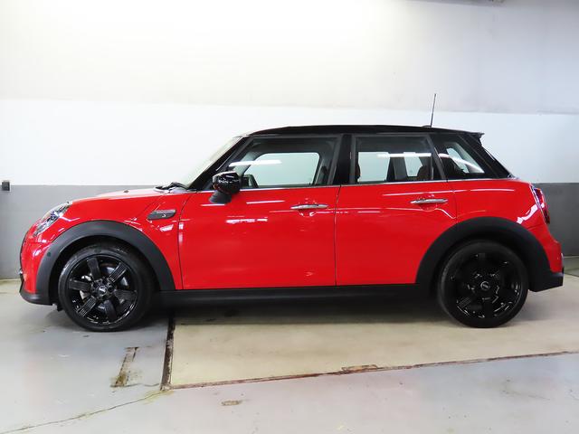 ＭＩＮＩ クーパーＳ　クラシック・トリム　認定中古車輌　禁煙ワンオーナー整備記録簿　衝突被害軽減ブレーキ搭載　ヒーター付モルトブラウンレザーシート　アップルカープレイインテグレーション＋ＥＴＣ　パークセンサー付バックカメラ　デジタルメーター（19枚目）