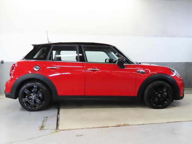 ＭＩＮＩ クーパーＳ　クラシック・トリム　認定中古車輌　禁煙ワンオーナー整備記録簿　衝突被害軽減ブレーキ搭載　ヒーター付モルトブラウンレザーシート　アップルカープレイインテグレーション＋ＥＴＣ　パークセンサー付バックカメラ　デジタルメーター（20枚目）