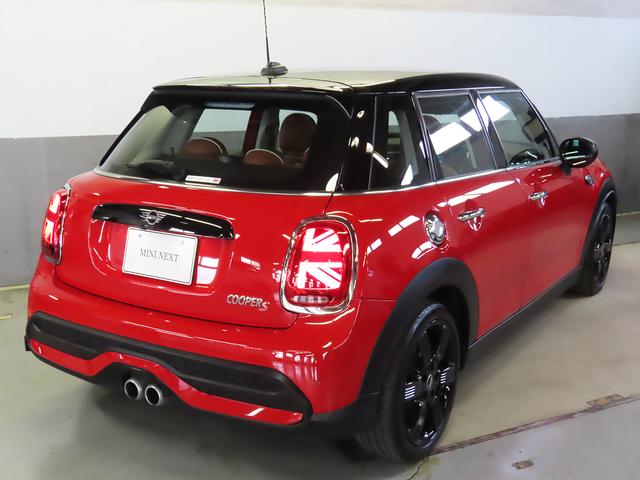 ＭＩＮＩ クーパーＳ　クラシック・トリム　認定中古車輌　禁煙ワンオーナー整備記録簿　衝突被害軽減ブレーキ搭載　ヒーター付モルトブラウンレザーシート　アップルカープレイインテグレーション＋ＥＴＣ　パークセンサー付バックカメラ　デジタルメーター（21枚目）