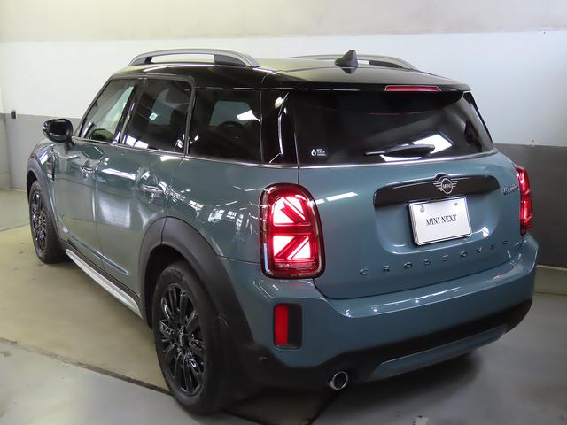 ＭＩＮＩ クーパーＤクロスオーバープレミアム＋Ｐクラシクトリム　認定中古車輌　禁煙使用定期点検整備記録簿　ＡＣＣ搭載　ヒーター付モルトブラウンレザーシート　パワーテールゲート　アップルカープレイ対応タッチＨＤＤナビ　パークセンサー付バックカメラ　ピクニックベンチ（24枚目）