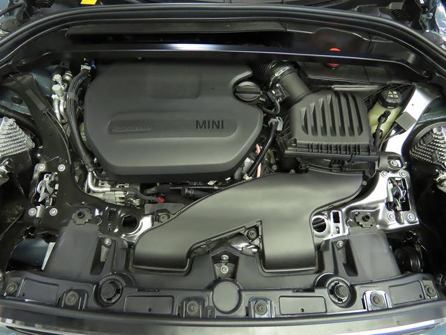 ＭＩＮＩ クーパーＤクロスオーバープレミアム＋Ｐクラシクトリム　認定中古車輌　禁煙使用定期点検整備記録簿　ＡＣＣ搭載　ヒーター付モルトブラウンレザーシート　パワーテールゲート　アップルカープレイ対応タッチＨＤＤナビ　パークセンサー付バックカメラ　ピクニックベンチ（28枚目）