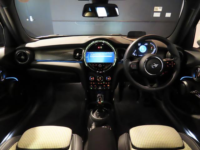 MINI クーパー レゾリュート・エディション 認定中古車輌 禁煙ワンオーナー整備記録簿 特別仕様 外観カラー+各意匠+18inホイール+ヒーター付コンビシート 衝突被害軽減ブレーキ アップルカープレイイ ETC パークセンサー付バックカメラ(2枚目)
