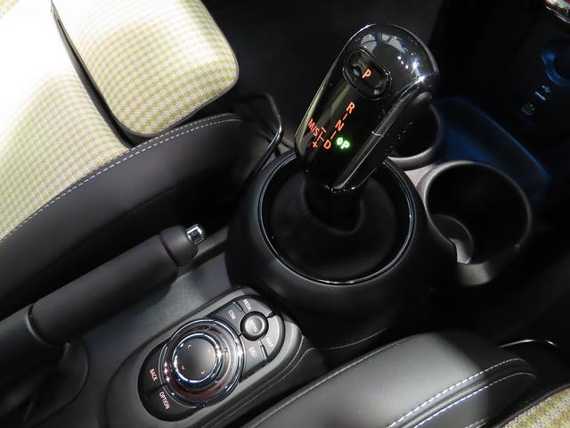 MINI クーパー レゾリュート・エディション 認定中古車輌 禁煙ワンオーナー整備記録簿 特別仕様 外観カラー+各意匠+18inホイール+ヒーター付コンビシート 衝突被害軽減ブレーキ アップルカープレイイ ETC パークセンサー付バックカメラ(14枚目)