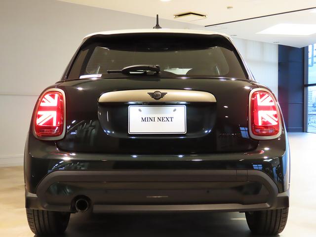 MINI クーパー レゾリュート・エディション 認定中古車輌 禁煙ワンオーナー整備記録簿 特別仕様 外観カラー+各意匠+18inホイール+ヒーター付コンビシート 衝突被害軽減ブレーキ アップルカープレイイ ETC パークセンサー付バックカメラ(21枚目)