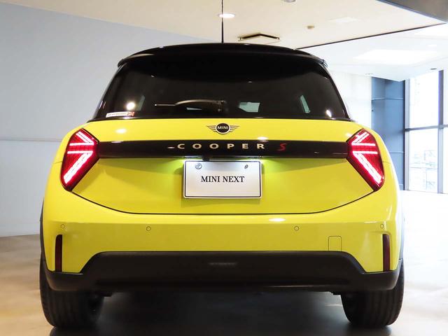 MINI クーパーS フェイバリット・トリム 認定中古車輌 禁煙使用ワンオーナー記録簿 フェイバードトリム ナイトシェード内装+フラッシュAW Mパッケージ ハーマンカードンスピーカー+プライバシーガラス+インテリアカメラ ACC ナビ+ETC(24枚目)