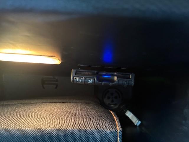 ＭＩＮＩ クーパー　認定中古車輌　禁煙ワンオーナー整備記録簿　実走３．７万キロ　ＨＤＤナビ＋グローブボックス内ＥＴＣ　ＭＩＮＩドライビングモード　ＬＥＤオートヘッドライト　１６インチビクトリースポークブラックホイール（12枚目）