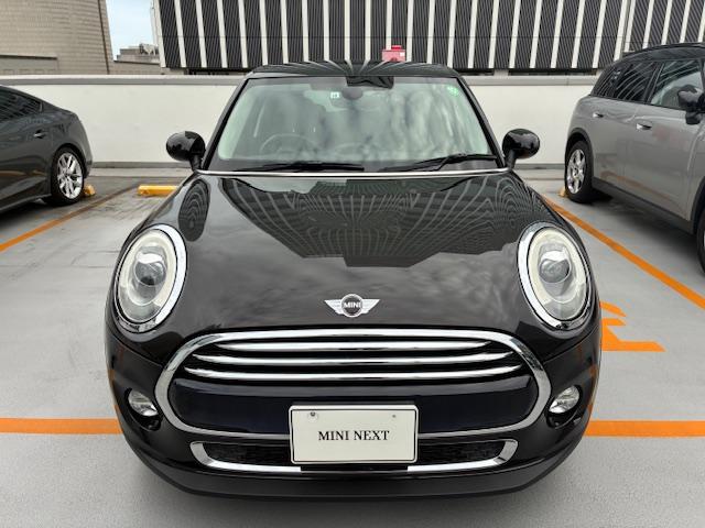 ＭＩＮＩ クーパー　認定中古車輌　禁煙ワンオーナー整備記録簿　実走３．７万キロ　ＨＤＤナビ＋グローブボックス内ＥＴＣ　ＭＩＮＩドライビングモード　ＬＥＤオートヘッドライト　１６インチビクトリースポークブラックホイール（13枚目）