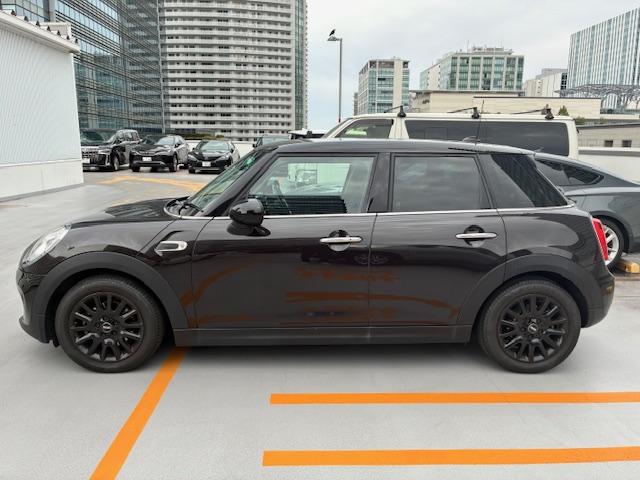 ＭＩＮＩ クーパー　認定中古車輌　禁煙ワンオーナー整備記録簿　実走３．７万キロ　ＨＤＤナビ＋グローブボックス内ＥＴＣ　ＭＩＮＩドライビングモード　ＬＥＤオートヘッドライト　１６インチビクトリースポークブラックホイール（14枚目）