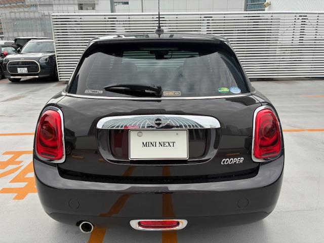ＭＩＮＩ クーパー　認定中古車輌　禁煙ワンオーナー整備記録簿　実走３．７万キロ　ＨＤＤナビ＋グローブボックス内ＥＴＣ　ＭＩＮＩドライビングモード　ＬＥＤオートヘッドライト　１６インチビクトリースポークブラックホイール（16枚目）