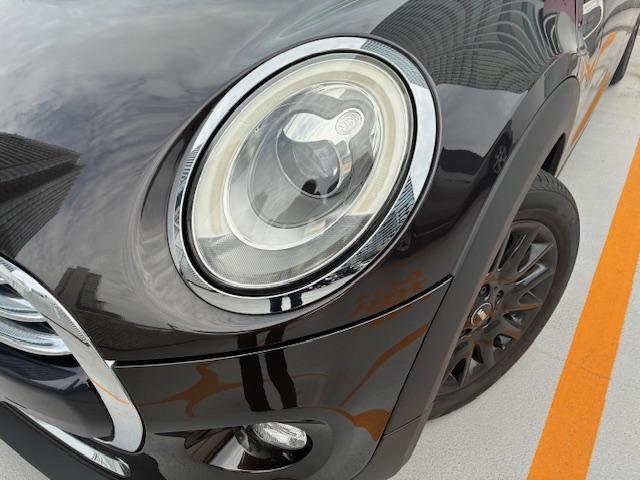 ＭＩＮＩ クーパー　認定中古車輌　禁煙ワンオーナー整備記録簿　実走３．７万キロ　ＨＤＤナビ＋グローブボックス内ＥＴＣ　ＭＩＮＩドライビングモード　ＬＥＤオートヘッドライト　１６インチビクトリースポークブラックホイール（18枚目）